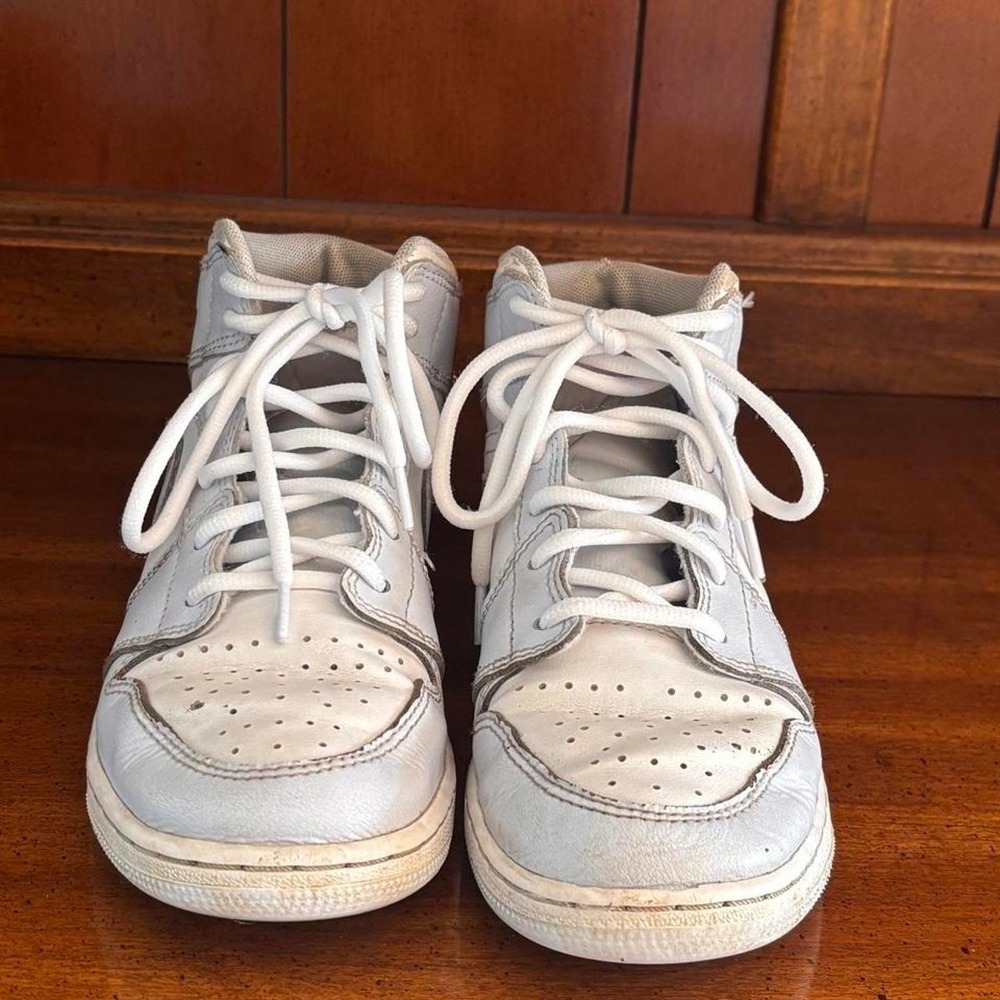 Kids Sneakers Nike Air Jordan Mids Gray and White Leather shoes - Picture 8 of 8